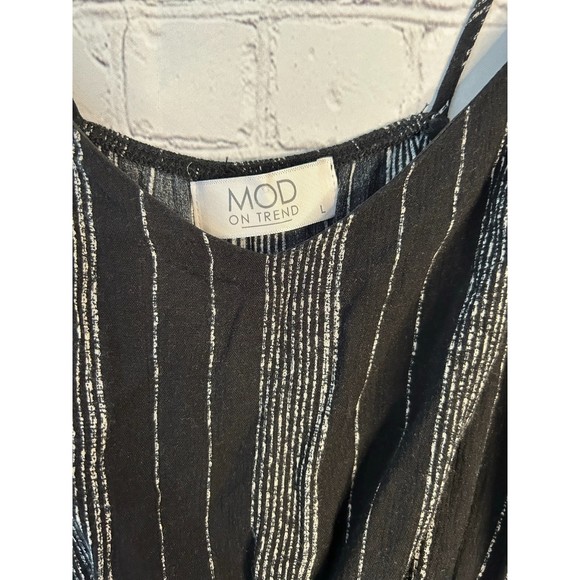 Women's MOD On Trend Black and White Stripped Romper. SZ L. - Picture 3 of 3